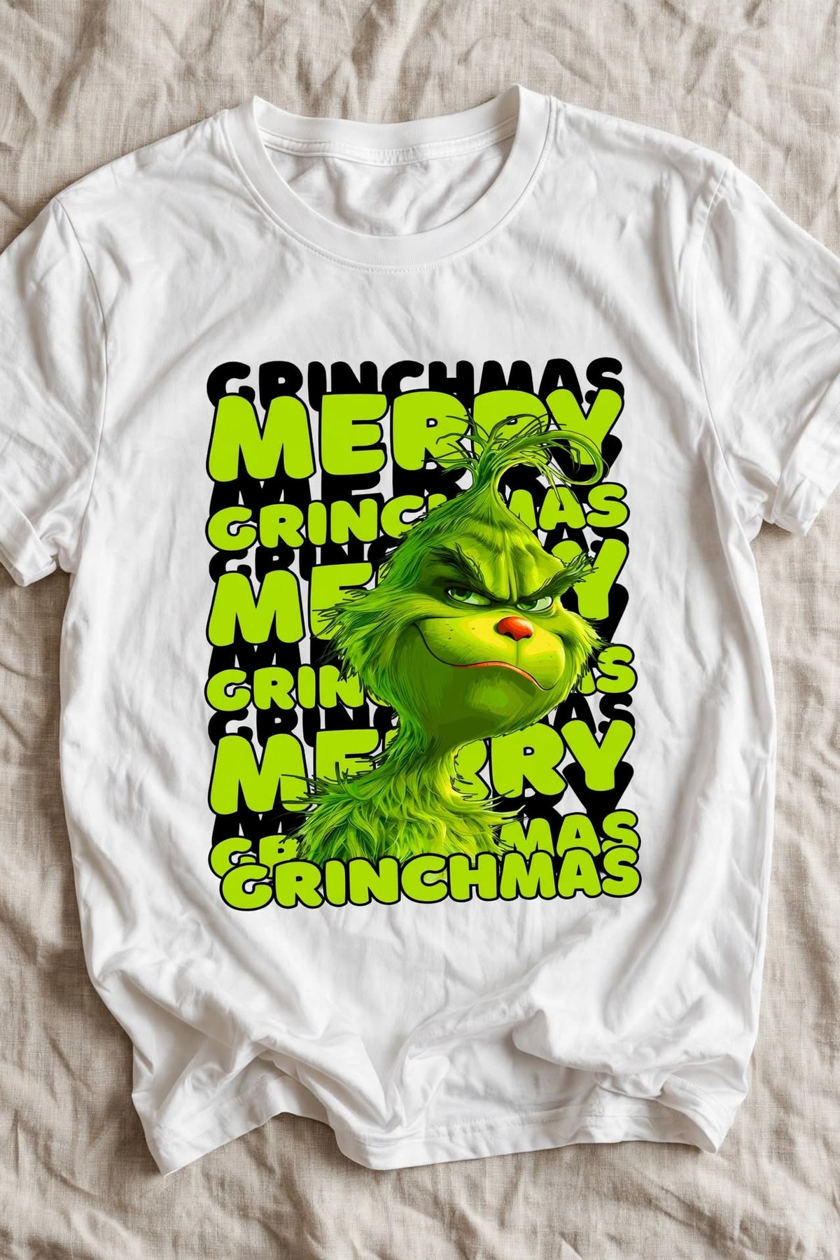 Бяла тениска с типографски дизайн Merry Grinchmas и лицето на Grinch