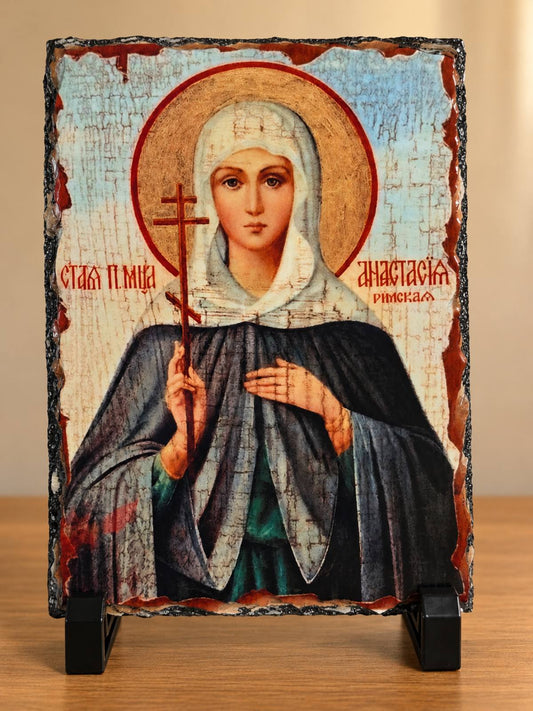 Икона на Света Анастасия Римска върху каменна плоча 15 × 20 см, с бяло покривало и кръст, със състарен ефект
